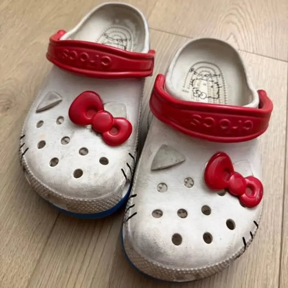 Crocs Hello Kitty Clogs Size J4